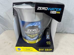 lot 154 image: New Zerowater 5 Stage Filtration Pitcher with Meter - 8 Cup