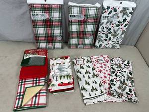 lot 176 image: New Holiday Table Covers, Kitchen Towels, Microfibers, Dish Drying Mat
