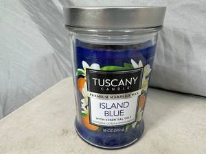 lot 189 image: New 18 oz Tuscany Premium Candle with Essential Oils