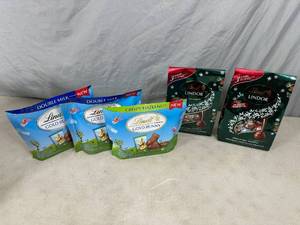 lot 198 image: Lindt Lindor Chocolate Truffles and Gold Bunnies