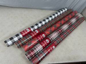 lot 224 image: 5 New Rolls of Holiday Wrapping Paper  Gift Wrap
