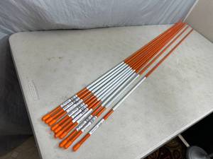 lot 303 image: 10 New 48 Inch Reflective Driveway Markers