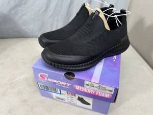 lot 323 image: New Skechers Memory Foam Shoes - Size 5.5