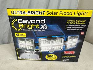 lot 325 image: New Beyond Bright X3 Solar Powered Floodlight