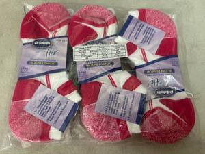 lot 334 image: 9 New Pair of Dr Scholls For Her Socks