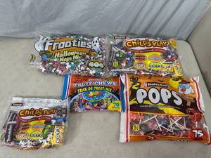 lot 354 image: Assorted Bulk Candy, Childs Play Mix, Tootsie Pops, Frooties, and More