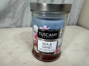 lot 381 image: New 18 oz Tuscany Premium Candle with Essential Oils