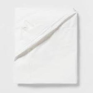 Waterproof Zippered Mattress Protector - Room Essentials-Queen
