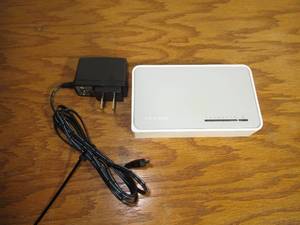 lot 124 image: TP-Link TL-SF1008D 8-Port 10100Mbps Desktop Switch