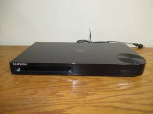 lot 80 image: Samsung BD-F5900 3D Wi-Fi Blu-ray Disc Player