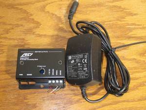 lot 65 image: RTI - ECB-5 - IR Emitter Connecting Block