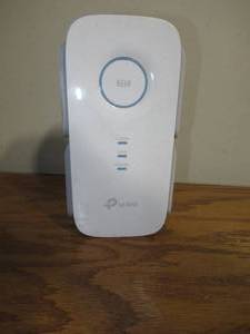 lot 52 image: TP Link - AC2600 - Wi-Fi Range Extender