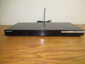 lot 41 image: Samsung - BD-C5500 - Blu-Ray Player