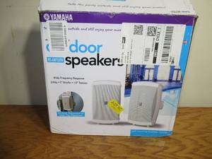 lot 37 image: Yamaha - NS-AW150 - IndoorOutdoor Speaker w Mount - 1 Speaker