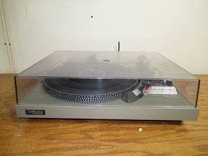 lot 34 image: Technics by Panasonic - SL-23 - Turn Table