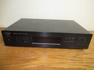 lot 5 image: Teac - AMFM Stereo Tuner - T-R670