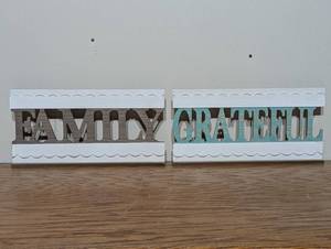 2 Table Top Signs - Family & Grateful - Shelf Filler