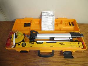 lot 1 image: Johnson Hot Shot Sound & Laser Light Level Kit-9150 40-0910