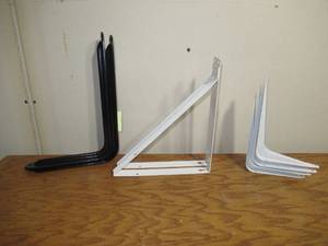 lot 44 image: Mixed Lot 8 of shelving Brackets