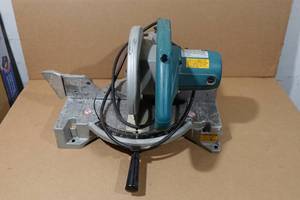 lot 365 image: Makita LS1040 10 Miter Saw