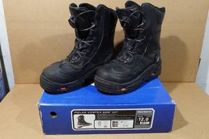 lot 371 image: Korkers Polar Vortex 600 Winter Boots - Mens 12