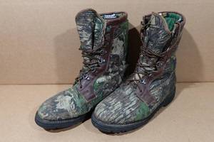 lot 375 image: Cabelas Gore-Tex Camo Boots - Mens 11