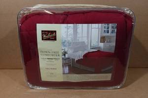 lot 376 image: Woolrich Down Free Comforter - FullQueen