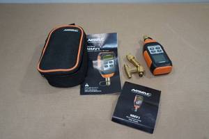 lot 4 image: Navac NMV1 Micron Vacuum Gauge