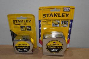 lot 17 image: 2 Stanley Tape Measures
