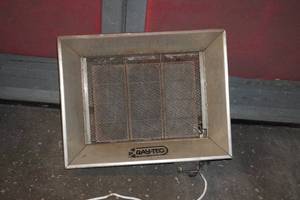 lot 26 image: Ray Tec 100,500 BTU Natural Gas Infrared Heater