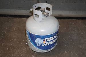 lot 31 image: 20 Lb Propane Tank