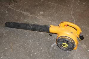 lot 39 image: Poulan Pro Gas Leaf Blower