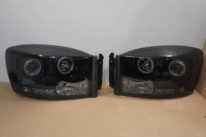 lot 40 image: 2014 Dodge 2500 Headlights