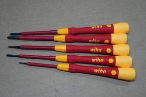 lot 49 image: Wiha 5-Piece Precision Insulated Electrician Screwdriver Set