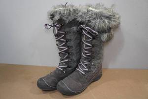 lot 109 image: Mukluks Womens Winter Boots -Size 9