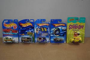 lot 125 image: 5 Diecast Cars - Hot Wheels, Scooby Doo