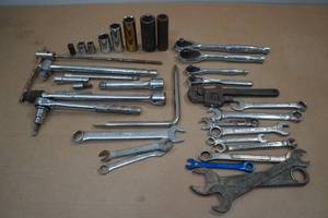 lot 137 image: Assorted Hand Tools - Some Craftsman