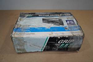 lot 144 image: Grip Fast Medium Crown Staples