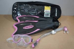 lot 165 image: Cressi Adult Palau Fin Snorkel Set -Fin Size SM