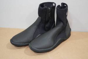 lot 175 image: Cressi Minorca Long 3mm Neoprene Adult Anti-Slip Sole Boots -Size 10