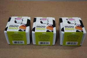 lot 194 image: 3 Moo Moo Cheese Singles Pod