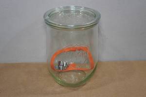 lot 206 image: Weck Tulip Sour Dough Starter Jar 1L