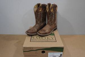 lot 212 image: Smoky Mountain Boots -Kids Size 1