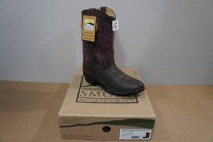 lot 214 image: Smoky Mountain Boots -Youth Size 7