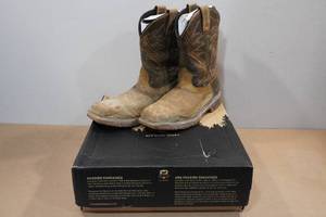 lot 222 image: Irish Setter Marshall 11 Work Boots-Size 8.5