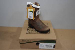 lot 250 image: Smoky Mountain Boots -Toddler Size 5.5
