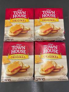 CO 2 - Set of 4 Kelloggs Town House Original Oven Baked Crackers