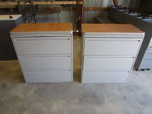 lot 7 image: (2) Lateral File Cabinets wTop 18x36x40