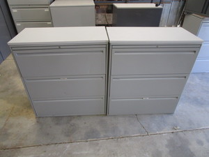 lot 8 image: (2) Lateral File Cabinets wTop 18x36x40