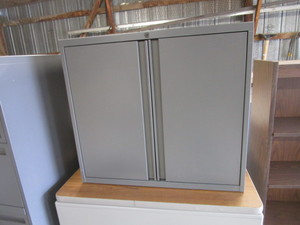 lot 22 image: Wall Cabinet 18x30x27